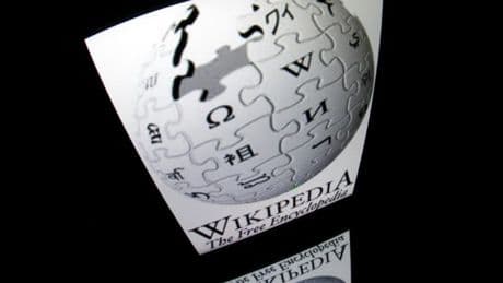 Des contenus "mal écrits et sans source": comment Wikipédia tente de combattre les articles générés par IA