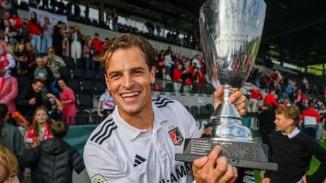 Hockeyers Amsterdam grijpen landstitel na imponerende comeback tegen titelverdediger Kampong