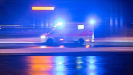 Unfall: Mann bei Sturz mit E-Scooter schwer am Kopf verletzt