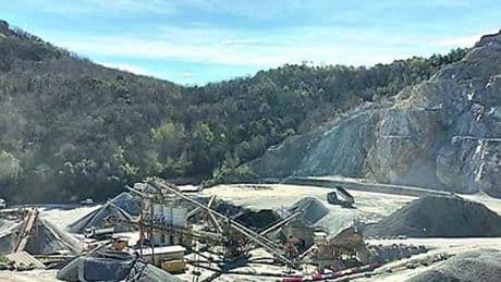 Tragedia nella cava di Vado Ligure: malore fatale per Paolo D’Adamo, escavatorista di 56 anni