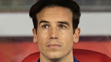 Iñigo Pérez carga contra el negocio del fútbol: «Cobramos salarios indecentes y seguimos en la rueda»