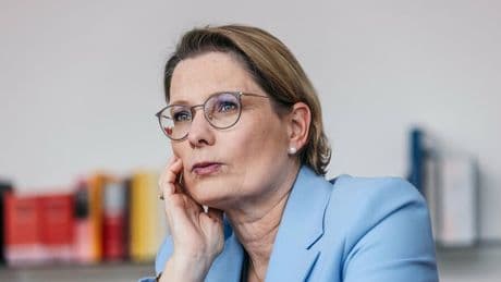 Stefanie Hubig: „Müssen AfD-Verbotsverfahren ernsthaft in Erwägung ziehen“