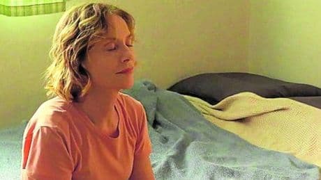 Crítica de 'La viajera': La Huppert lee a Yun Dong-ju