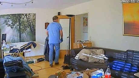 Danach leerte er die Geldbörse einer Leiche - Klau-Polizist belästigte Kollegin mit Dildo