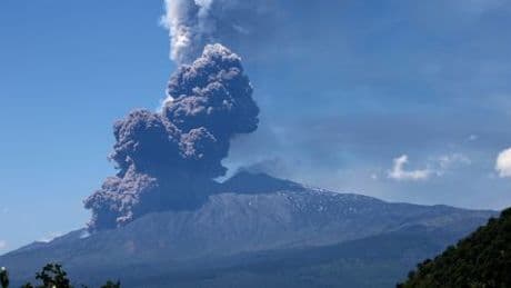 Italien: Ätna-Ausbruch auf Sizilien - Vulkan spuckt Lava und Asche