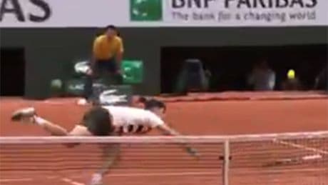 Carlos Alcaraz lauded for his stunning act of sportsmanship at French Open