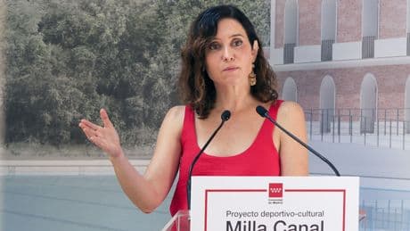 Ayuso defiende sus días en Rascafría con &quot;táper&quot; y &quot;compra en el Covirán&quot; frente al Falcon y los &quot;palacios&quot; de Sánchez