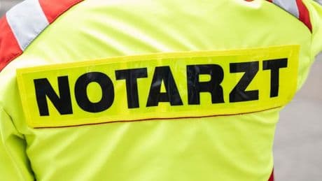 Unfälle: Auto prallt gegen Wand in Tiefgarage – drei Verletzte