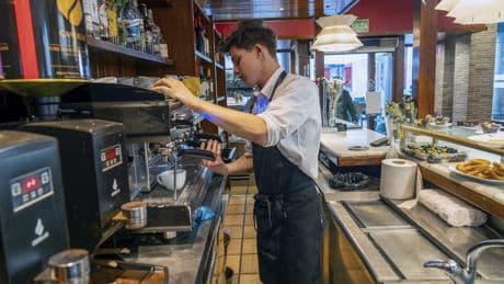 Los precios de los servicios dan una tregua y registran su inflación más baja en la UE en tres años