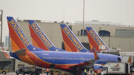 Dos mujeres ciegas pasan cinco horas abandonadas y sin asistencia en el aeropuerto: su aerolínea las dejó en tierra