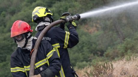 Alpes-de-Haute-Provence: départ de feu à Entreprierre, une vingtaine de pompiers mobilisés