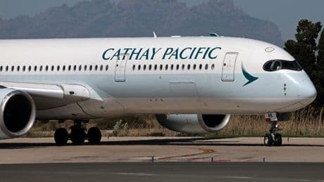Cathay Pacific: Passagiere müssen 28 Stunden im Flugzeug ausharren