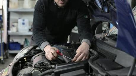 Revisione auto 2025, ogni quanto bisogna farla e cosa rischi se non la fai