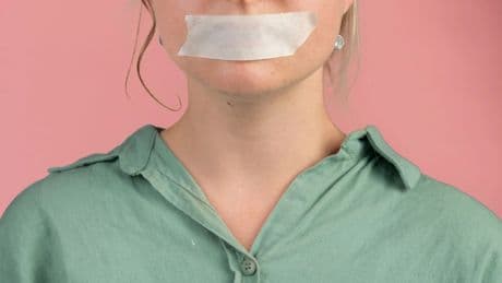 Kolumne „Gesundheitsmythen“: Was das Mouth Taping wirklich bringt