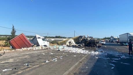 Antalya'da iki tır çarpıştı: Ölü ve yaralı var