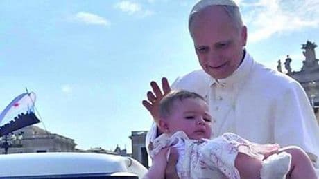 Magdalena, è Finalese la prima bimba benedetta da Leone XIV