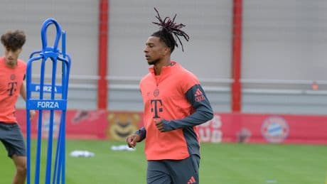 Bayern-Stars mit kuriosen Frisuren - Olise & Boey: Profis unter Palmen!