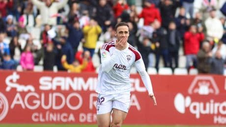 El Albacete se despide con un triunfo ante un Racing Ferrol que acabó con 9