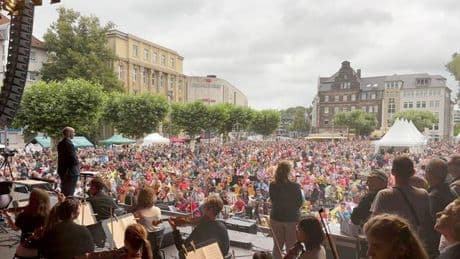 Musik-Weltrekord: Weltgrößtes Streichorchester spielt in Recklinghausen