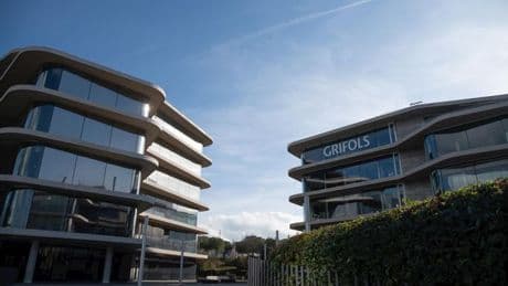 La CNMV multa a Grifols con casi 1,4 millones de euros por defectos en sus informes financieros, a raíz del caso Gotham