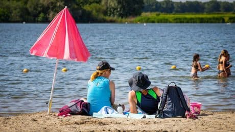 Praat mee: Vind je het terecht als je moet betalen voor zwemmen in natuurwater?