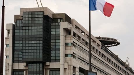 L'économie française va s'essouffler, l'Insee prévoit une croissance ralentie à 0,6% en 2025