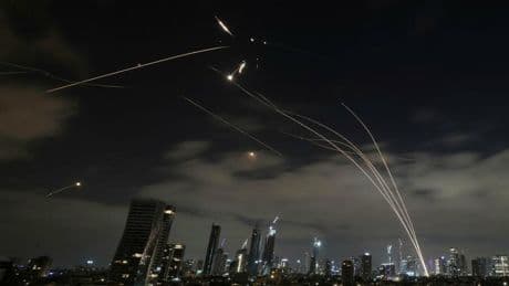 Nahost: Iran oder Israel – Wem gehen die Raketen zuerst aus?