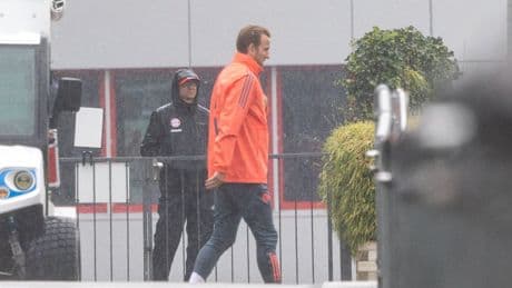 Zehn Stunden nach der Meister-Party - Kompany knallhart! Regen-Training statt Ibiza-Sonne