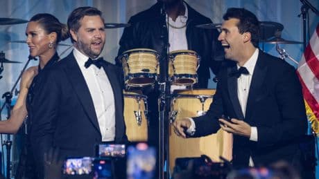 J.D. Vance presenteert The Charlie Kirk Show vanuit Witte Huis: ’Eerbetoon aan mijn vriend’