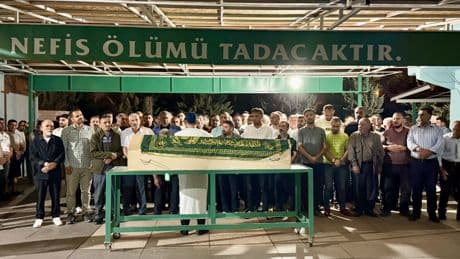 Diyarbakır'daki yangında yaşamını yitiren anne ve 3 çocuğu defnedildi