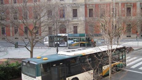 Cómo moverse en transporte público en San Fermín 2025: horarios, líneas, paradas de los villavesas y cambios