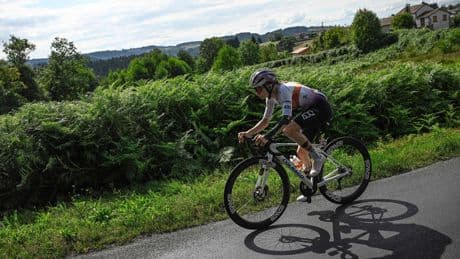 Maeva Squiban pakt uit met prachtige solo in Tour de France Femmes, favorieten houden zich koest