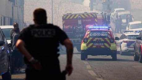 Routes coupées, hectares brûlés, interruptions des trains : les incendies se multiplient près de Marseille