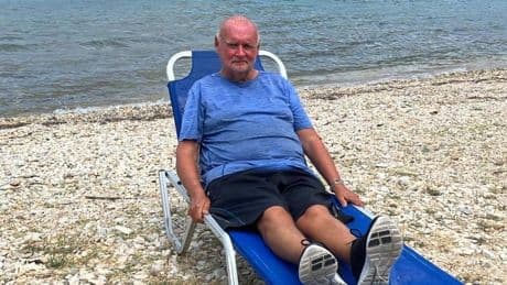 Er war seit acht Jahren vermisst - Ex-Star-Anwalt lebt obdachlos auf Strandliege