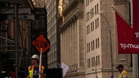 Deutsche, Société, Morgan Stanley... La banca de inversión avisa de que las bolsas caerán en verano por culpa de EEUU