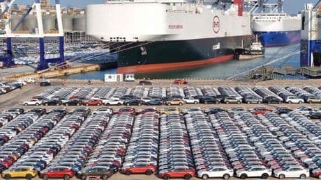China sigue usando el Canal de Suez para enviar sus coches