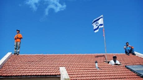 Cisgiordania, Israele approva occupazione della regione E1. Gaza, 31 arrivi in Italia