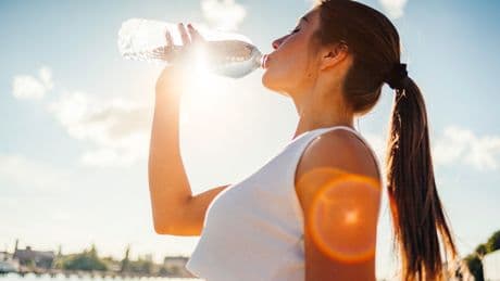 Ernährungswissenschaftler Uwe Knop: Leitungswasser oder Heilwasser: Diese 5 Wasserarten im Vergleich sollten Sie kennen