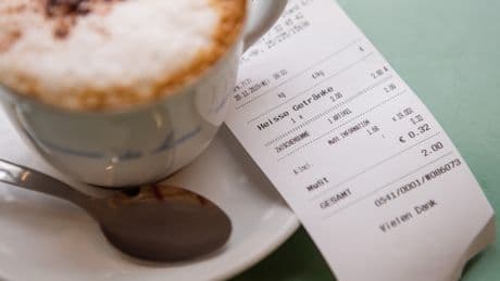 Kaffee vs. Energydrinks: Welcher Wachmacher ist wirklich effektiv?