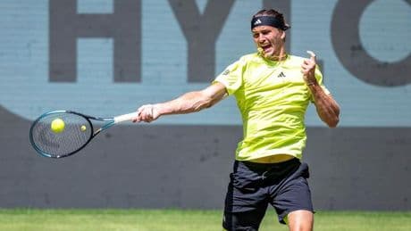 Tennis: Nach Zwischenfall: Zverev in Halle mühelos im Achtelfinale