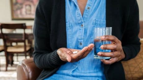 Pharmacist explains whether you should take paracetamol or ibuprofen