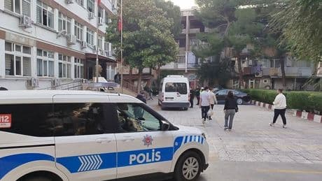 CHP'li Kemalpaşa Belediyesine yönelik usulsüzlük operasyonu: Şüpheliler adliyeye sevk edildi