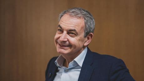 Zapatero: "Estoy tan enamorado de Sonsoles como el primer día que la vi en la facultad con un chubasquero amarillo"