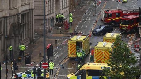El Liverpool suspende sus festejos por la Premier League tras el terrorífico atropello masivo que dejó 47 heridos