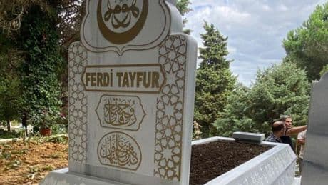 Bahçeli, Ferdi Tayfur'un kabrini yaptırdı