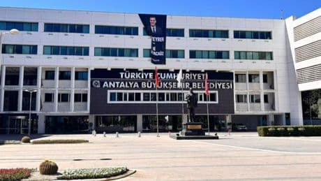 Antalya Büyükşehir'de görev değişiklikleri sürüyor