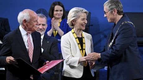 Karlspreis-Verleihung: Von der Leyen will ein unabhängiges Europa