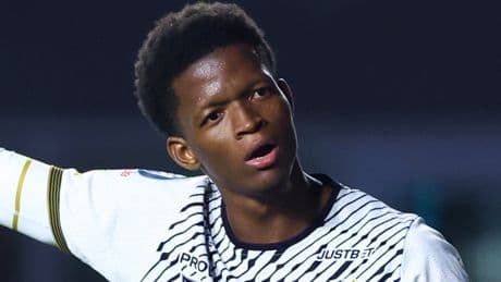 St Mirren seal transfer coup for highly-rated Jamaica defender Richard King