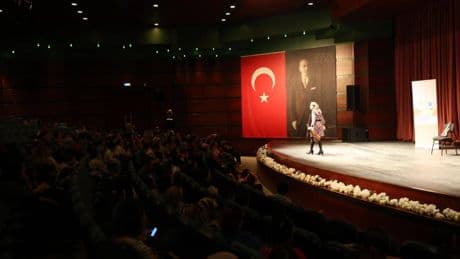 Müzikli öyküler çocuklara neşeli anlar yaşattı