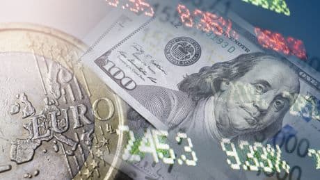 El euro cae un 2,3% frente al dólar tras el acuerdo de aranceles
